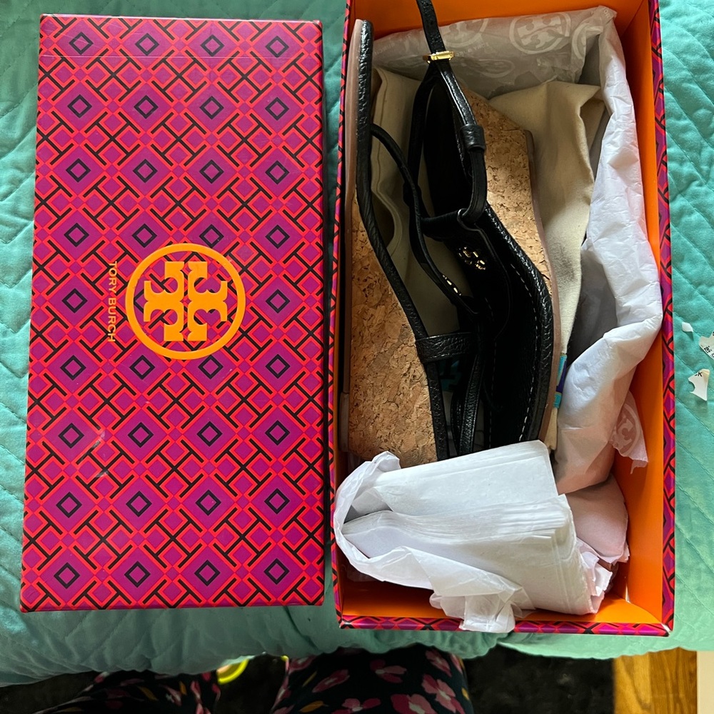 Sandalias nueva con su caja y bolsa de polvo